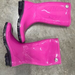 UGG Shaye Women Tall  Rain Boots in Fuchsia Pink